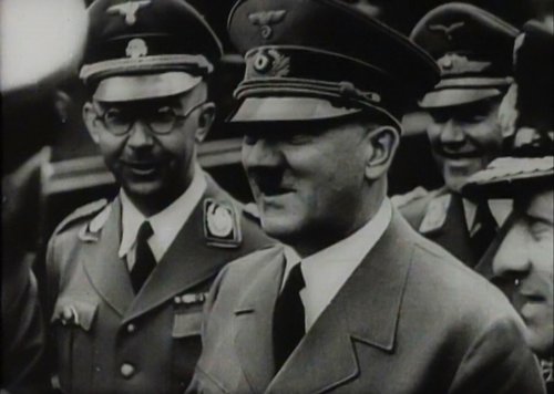 Stilbillede fra filmen 'Det gælder din frihed'. På billedet ses bl.a. Hitler og Himmler.