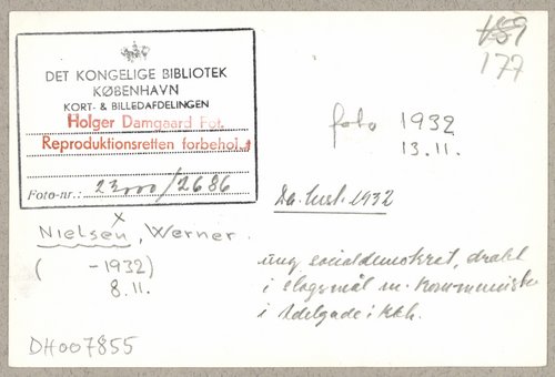 Bagsiden af fotoet ”Den unge socialdemokrat Werner Nielsens Ligfølge 13. november 1932”