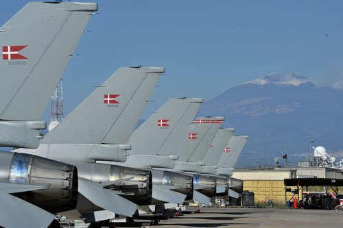 Danske F-16 fly på Sigonellabasen på Sicilien
