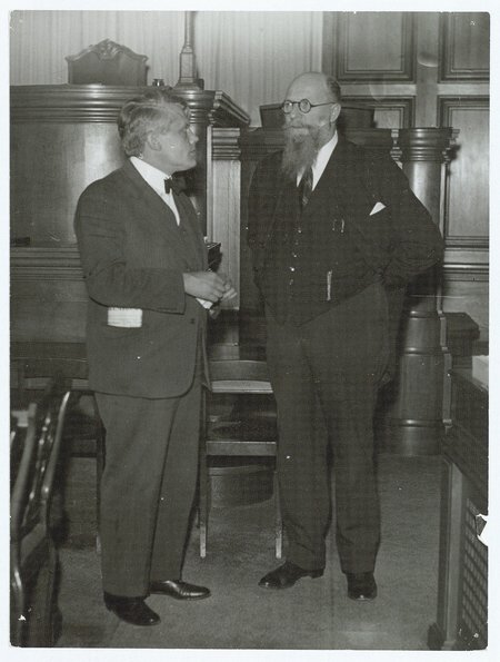 John Christmas Møller og statsminister Thorvald Stauning i Folketingssalen