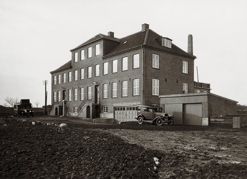 Hovedbygningen på B&O's fabrik i Struer i 1929