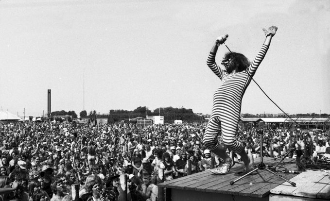 Troels Trier i front ved koncert på Roskilde Festivalen i 1976