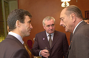 Anders Fogh Rasmussen i samtale med den franske præsident Jacques Chirac