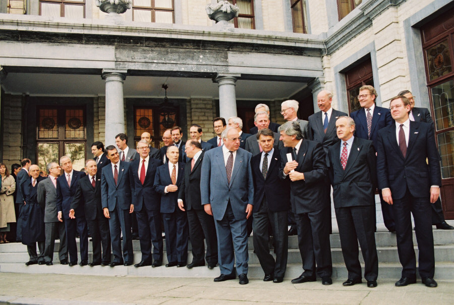 Poul Nyrup Rasmussen m.fl. til europarådsmøde 1993