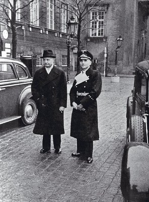 Erik Scavenius sammen med Werner Best kort før folketingsvalget i 1943