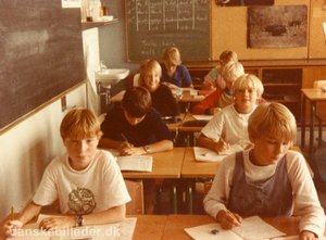 Mosegårdsskolen i Gentofte, 1984. Eleverne fra 6.a arbejder flittigt. Foto: Lokalhistorisk Arkiv i Gentofte - se evt. flere billeder på www.danskebilleder.dk