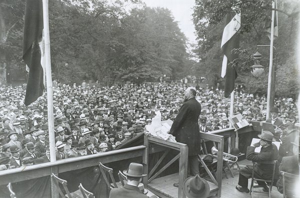 Thorvald Stauning taler på Grundlovsdagen i 1924