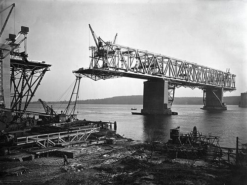 Lillebæltsbroen under dets opførelse.