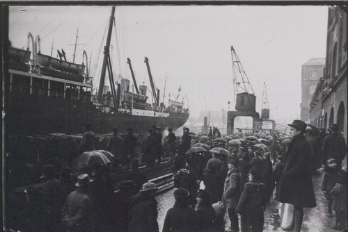 Juleskibet fra Amerika ankommer til Frihavnen, 1920