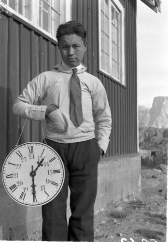 Hjælpepræst Thue Nikolajsen i Uummannaq, Grønland, holder ur