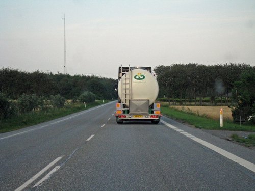 En Arla-tankvogn til mælketransport