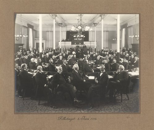 Folketingets vedtagelse af grundlovsændringen den 5. juni 1915