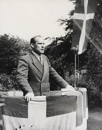 Frode Jakobsen, Grundlovsdag 1945
