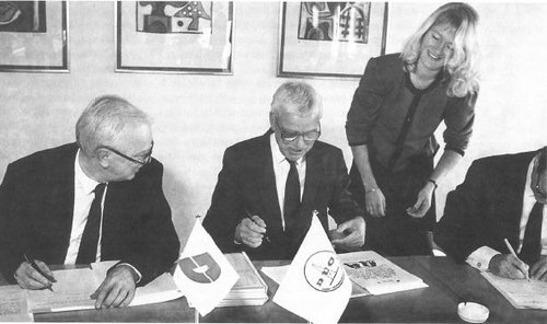 Bestyrelsesformand Holger Lavensen (tv) og skibsreder Ib Kruse underskrev i 1990 aftalen om gasleverancer på vegne af Dong og Dansk Undergrundskonsortium