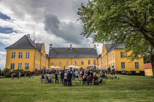 Dansk Folkeparti afholder grundlovsarrangement på herregården Lykkesholm i 2017