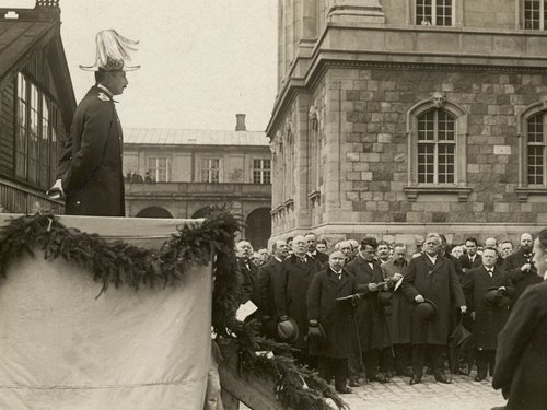 Christian 10. ved indvielsen af en af Christiansborg Slots bygninger i 1916