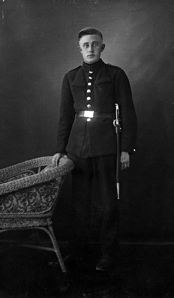 Johannes Jensen som soldat i 1923.