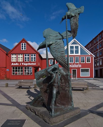 Skulptur af den færøske sømand og smugler Nólsoyar Páll