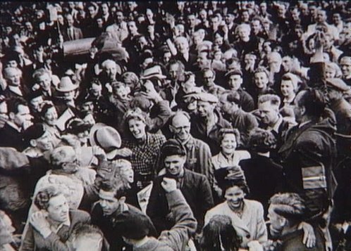 Hjemvendte fanger fra koncentrationslejren Stutthof bydes velkommen i København den 2. juni 1945