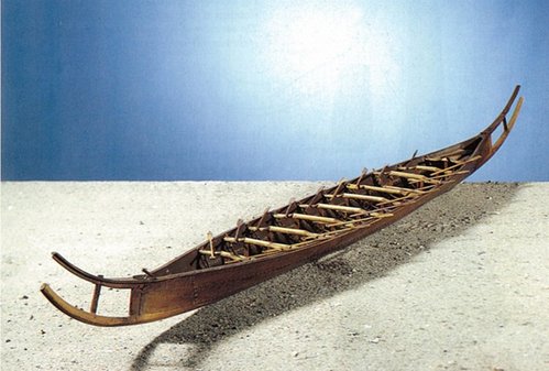 Model af Hjortspringbåden
