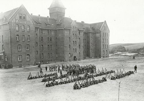Danske soldater foran Sønderborg Kaserne