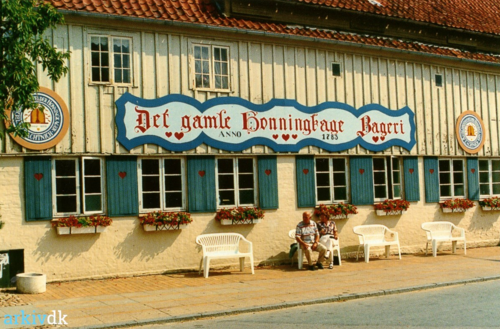 Postkort fra Christiansfeld af Brødremenighedens Bageri ”Det gamle Honningkagebageri”, som det så ud i 1990’erne.